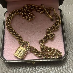 Juicy necklace 🦋gold tone